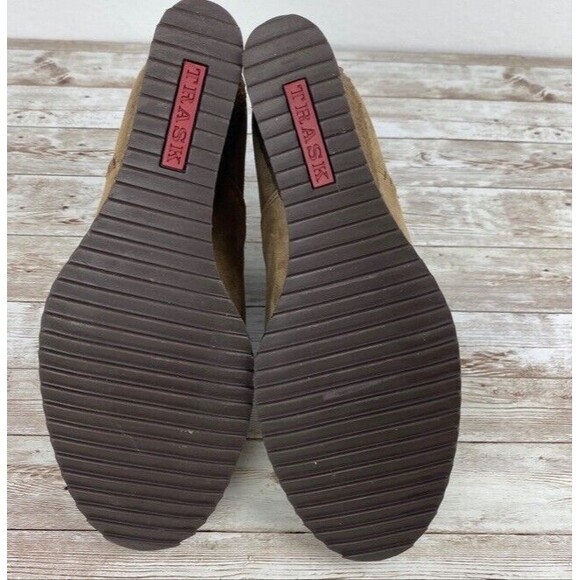 Trask Tatum Wedge Heel Booties Ankle Pull On Round Toe Taupe Tan Oiled Suede 10 - Picture 9 of 14